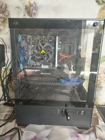 ram 6: Rx590 İ3 9100f 8gb ddr4 ram 256gb ssd 650w 4 aya yaxın işlədilib