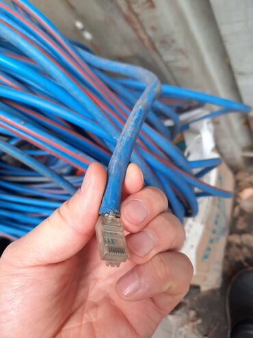 utp кабель: Продаю б/у utp бронированный кабель 8 жильный 150 метров