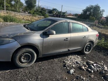 люк спринтер: Седан Renault Fluence коричневого цвета, с регистрационным номером