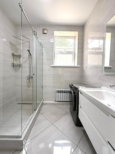 Продажа коттеджей и домов: Срочно! Продаётся просторный двухэтажный дом в Ак Орго с современным — 11