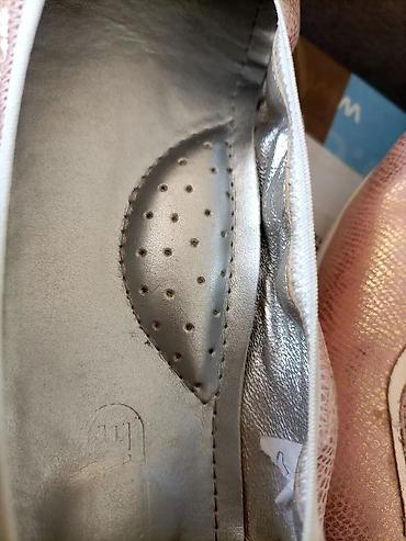 shoes: Cista koza,ulozak anatomski,lagane,mekane .Odgovaraju broju 37.Pavle — 6