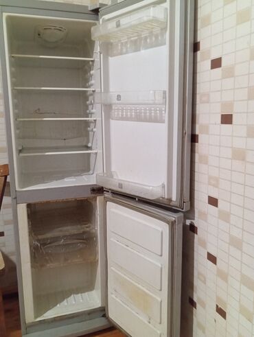 Soyuducular: 2 qapılı Samsung Soyuducu Satılır, rəng - Boz -da lalafo.az — 2 Soyuducular: 2 qapılı Samsung Soyuducu Satılır, rəng - Boz — 2