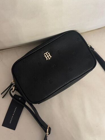 Zərgərlik əşyaları: Çiyin çantası, Tommy Hilfiger