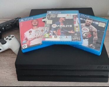плейстейшн 2: Продается игровая консоль PS 4 pro 1tb. В комплекте 2 джойстика, игры