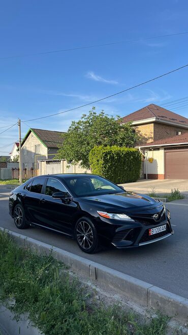 жук ташуучу уналар: Toyota Camry: 2018 г., 2.5 л, Вариатор, Гибрид, Седан