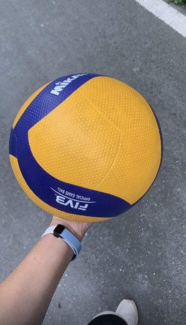 полиэтиленовые перчатки: 🏐 Профессиональный волейбольный мяч Mikasa V200W — выбор чемпионов!
