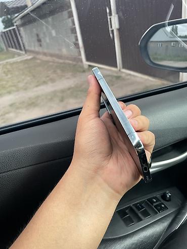 Samsung: Samsung Galaxy S22 — 4