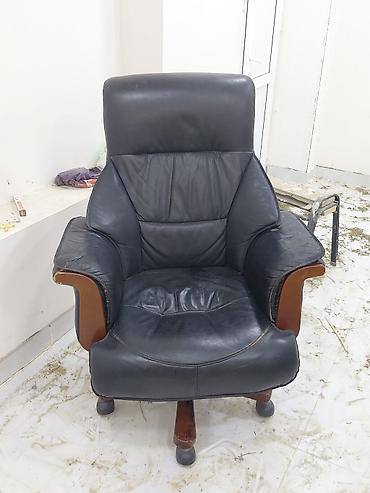 Офисные, игровые кресла: Qara rəngli, iri ölçülü ofis/kreslo tipli fırlanan oturacaq. Yumşaq — 1