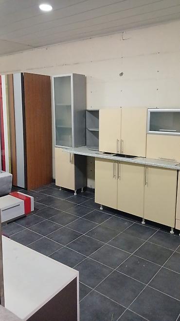 Кухонные гарнитуры: Mətbəx mebeli 420 sm. Qırığı, sınığı, çürüyü yoxdur. Üstündə moyka, 2 — 3