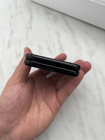 Samsung: Samsung Galaxy Z Flip 3 5G — 4