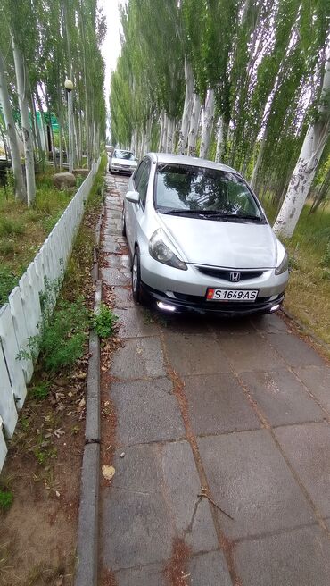 арзан автомат машина: Honda Fit: 2002 г., 1.4 л, Автомат, Бензин, Хетчбек