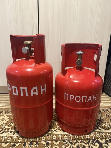 счётчик для гсм: Красный пропановый баллон от "Новогаз" с надписью "ПРОПАН" на корпусе