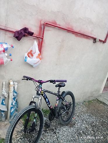 Dağ velosipedləri: Dağ/şəhər üçün universal velosiped Xüsusiyyətlər: - Alüminium — 5