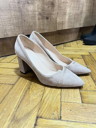 Qadınlar üçün zərif tufli - Model: klassik sivri burunlu, qalın