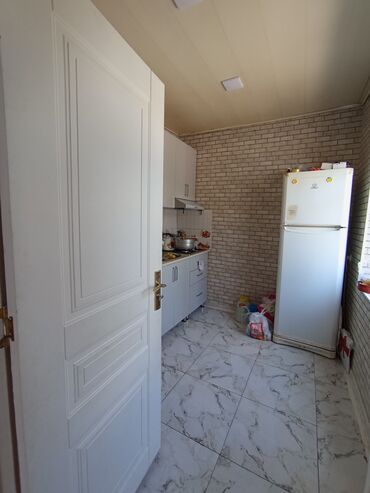 Digər kommersiya daşınmaz əmlakı: 4 otaqlı ev satılır hər bir şəraiti var ev el marketə yola yaxın yerdə — 12