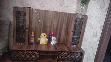 Qonaq otağı üçün vitrinali TV stendi və şkaf komplekti - Material