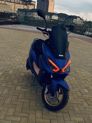 t max: Скутер/максискутер 150–200 см³ класса (визуально — форм‑фактор Yamaha — 1