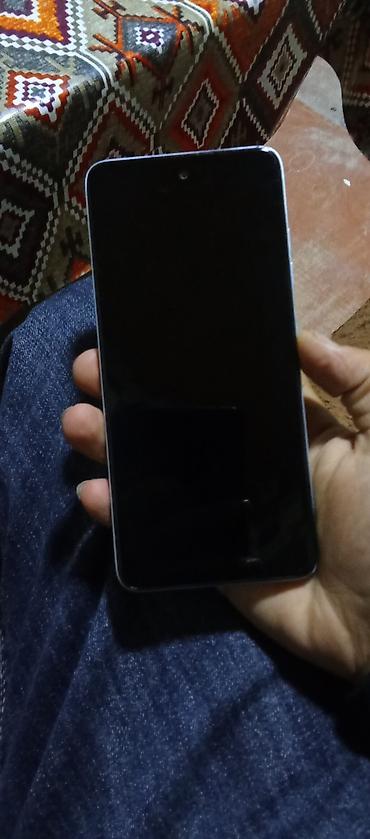 tecno camon 15: Ağıllı telefon – ağ/silver gövdə, kvadrat kənarlı premium dizayn — 2