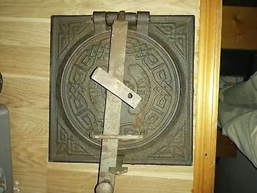 Peçlər və kaminlər: Döküm soba/peç üçün dekorativ və funksional qapı paneli. - Material — 1