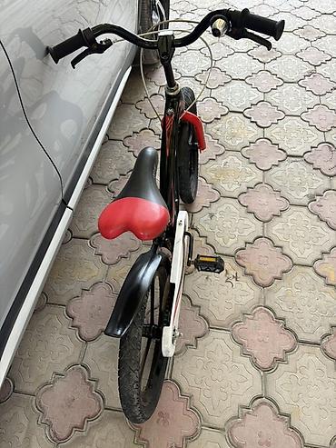125: Детский велосипед 18’’ Имеются дополнительные вспомогательные колеса — 4