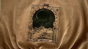 Svitşotlar: Qısa kruplu svitşot – “The Moon” və “The Sun” tarot qrafikləri - Üst — 4