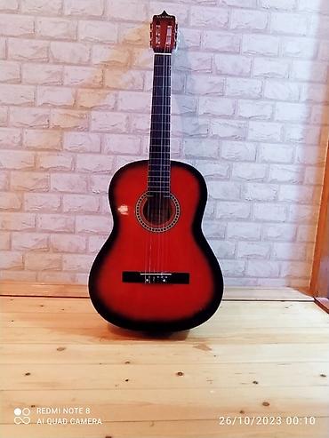Gitaralar: Gitar ideal vəziyyətdədir uzerinde canta verilir — 1