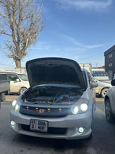 Honda: Honda Stream: 2004 г., 2 л, Типтроник, Бензин, Минивэн — 9