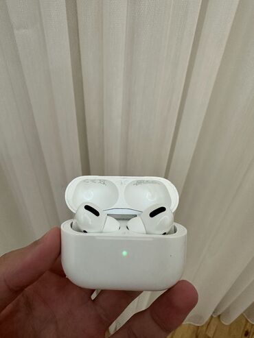 Qulaqlıqlar: Salam Airpods Pro satiram original ideal veziyetde problemi yoxdu sesi