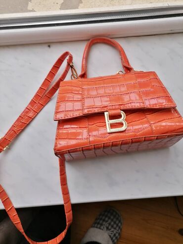 чанта: Çiyin çantası, Valentino, Yeni