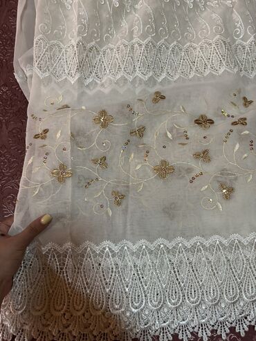 Balışlar, yastıqlar: 3 m karnıze geden perde yeni kımıdi az ıslenıb. Alt ve ust hısseden