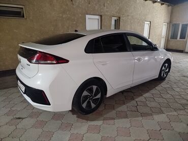 Hyundai: Hyundai Ioniq: 2016 г., 1.6 л, Автомат, Гибрид, Хэтчбэк