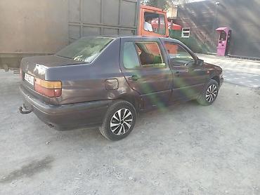 a8 d2: Volkswagen Vento: 1994 г., 1.8 л, Механика, Седан — 4