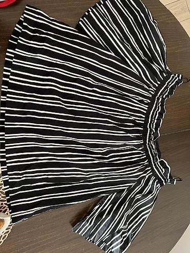 Crno-bela bluza sa prugama H&M