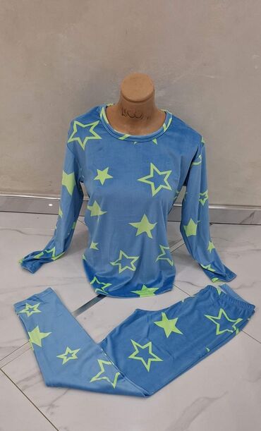 onesie pidzame: Pizame plis 
Velicina l,xl,xxl,xxxl 
Cena 1.500dinara
Sifra TRSC6