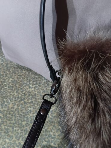 Torbe: Torba/pojasna tašna od krzna sa kožnim kaišem - Elegantna polumesec — 10