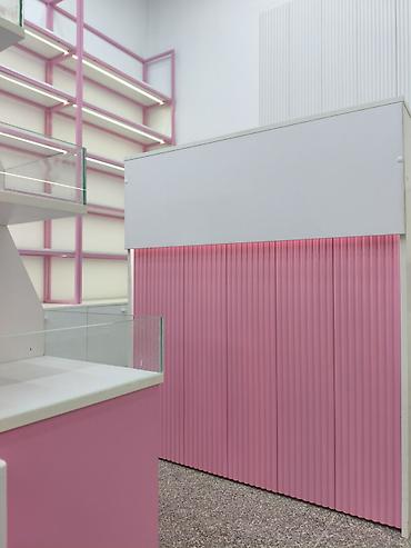 Стеллажи: "Ваш бизнес в центре внимания: создаем уникальное торговое — 3