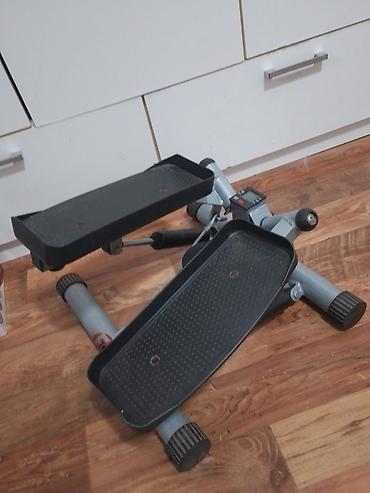 Ostale sprave za vežbanje: Steper je potpuno ispravan,u odlicnom je stanju sa sitnim tragovima — 4