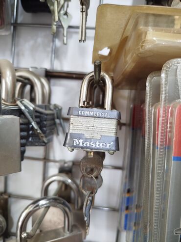 darvaza gence: Master Lock “Commercial” asma qıfıl - Brend: Master Lock - Seriya
