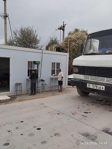 белорус 82 1: Грузовой бортовой фургон на базе Mercedes (кабина малотоннажного — 4