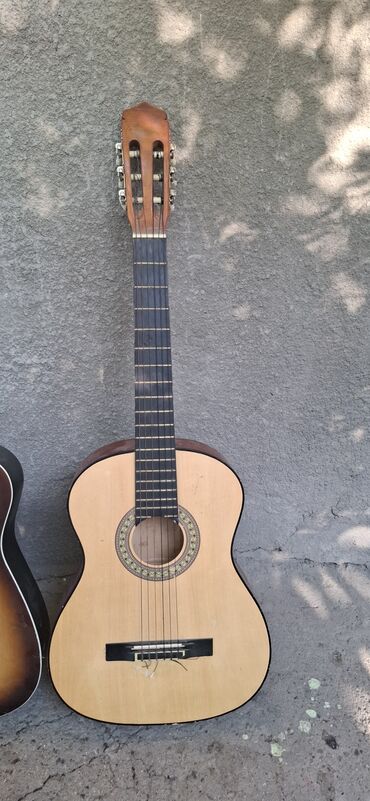 Гитары: Гитара гитары есть еще скрипка 1/8 и аккордеон барабанная установка — 12