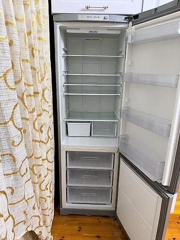 il: İki qapılı soyuducu (aşağıda dondurucu), metalik-boz rəng. - No Frost — 2