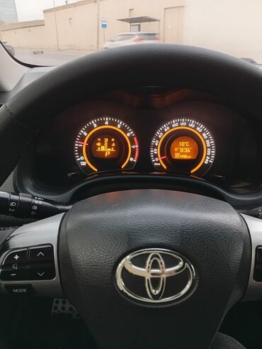 Toyota: Toyota Corolla: 1.6 l | 2010 il Sedan — 4