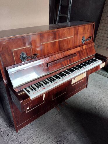 islenmis piano satisi: Pianino satılır 3knobqasi yaxsi işlenir qalanlari isliyir isdifade