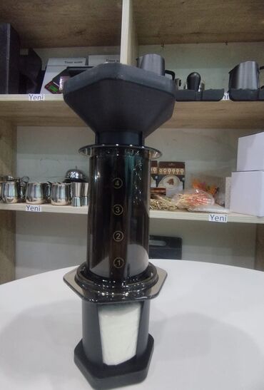 kofe satisi: Aeropress . 3 cü nəsil dəmləmə növü. Fərqli qəhvə sevənlərin seçimi