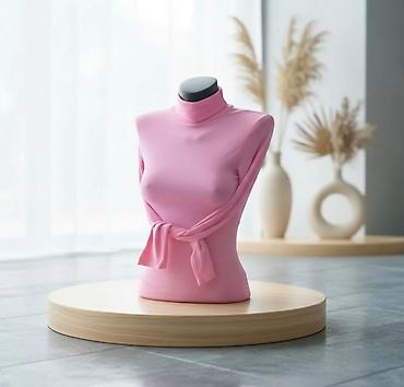 mindjuse cvece: Elegantna ženska rolka u puder‑roze boji, od meke, elastične tkanine — 1