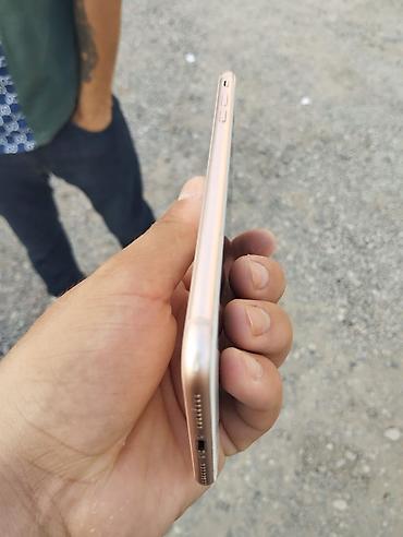 iphone 17 plus: IPhone 8 Plus, Qızılı, Barmaq izi — 5