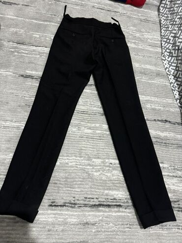 женские джинсовые шорты с завышенной талией: Классические женские брюки черного цвета. - Прямой крой со стрелками