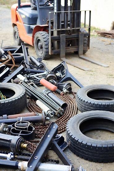 Запчасти и комплектующие для вилочных погрузчиков. Большая часть в