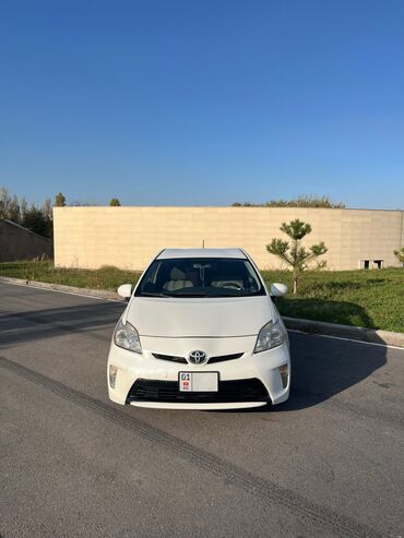 тайота комри: Toyota Prius: 2015 г., 1.8 л, Вариатор, Гибрид, Хэтчбэк