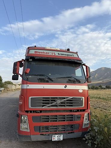 Тягач, Volvo, Тентованный
